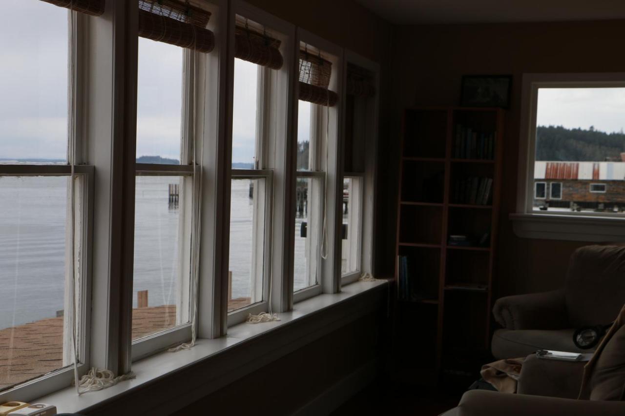 Nimpkish Hotel Alert Bay Екстер'єр фото