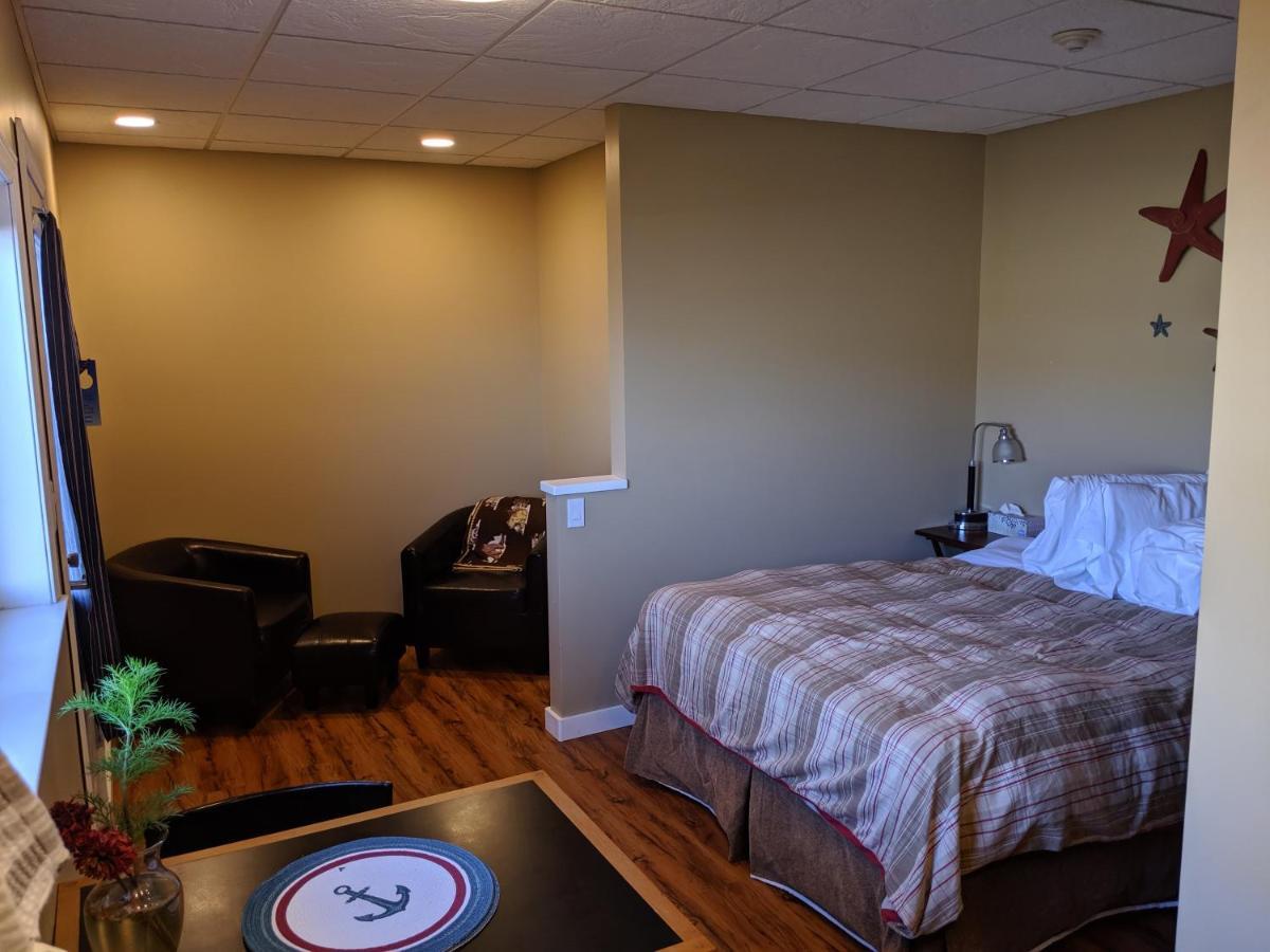 Nimpkish Hotel Alert Bay Екстер'єр фото
